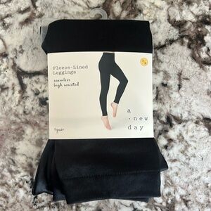 Fleece lined shiny seamless high waisted leggings